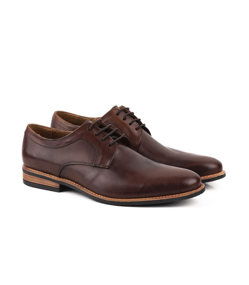 Zapatos-de-cuero-con-cordones-en-Cognac