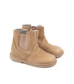 Botas-cortas-con-recortes-de-cuero-en-beige