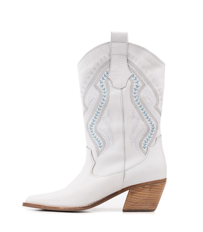 Botas-texanas-de-cuero-blanco-bordadas