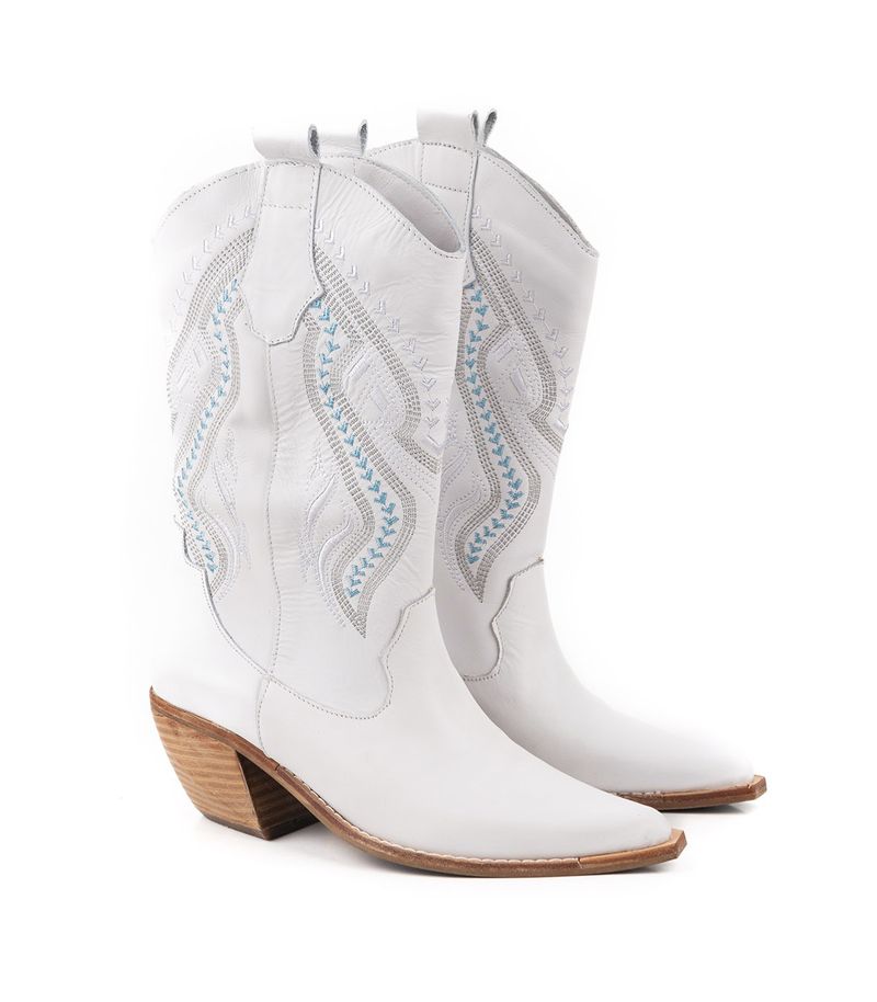 Botas-texanas-de-cuero-blanco-bordadas