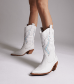 Botas-texanas-de-cuero-blanco-bordadas