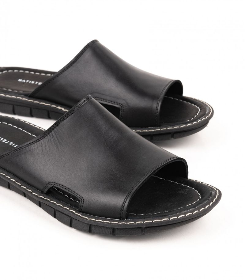 Sandalias-clasicas-de-cuero-en-negro