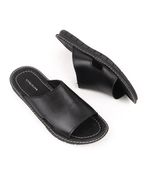 Sandalias-clasicas-de-cuero-en-negro