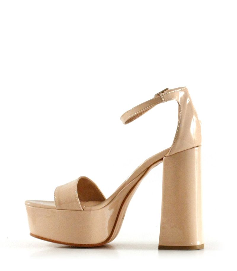 Sandalias-de-fiesta-de-charol-en-nude