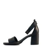 Sandalias-con-pulsera-de-cuero-en-negro