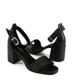 Sandalias-con-pulsera-de-cuero-en-negro