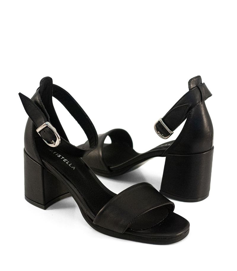 Sandalias-con-pulsera-de-cuero-en-negro