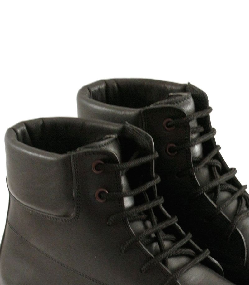 Borcegos-de-cuero-en-negro