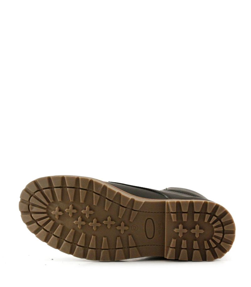 Borcegos-de-cuero-en-negro