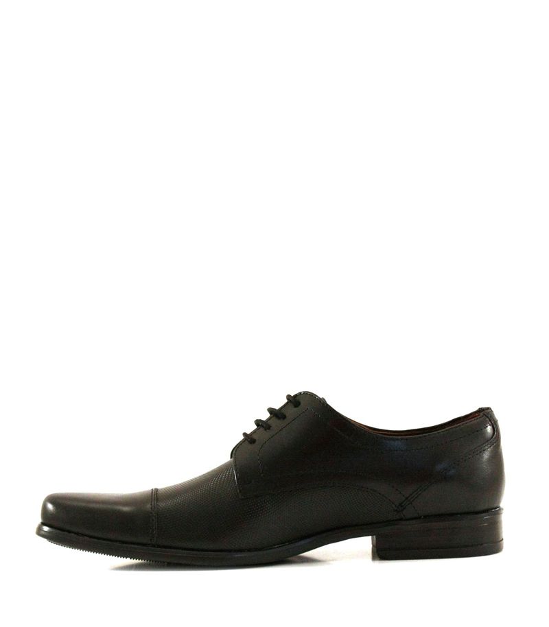 Zapatos-de-vestir-de-cuero-negro-acordonados