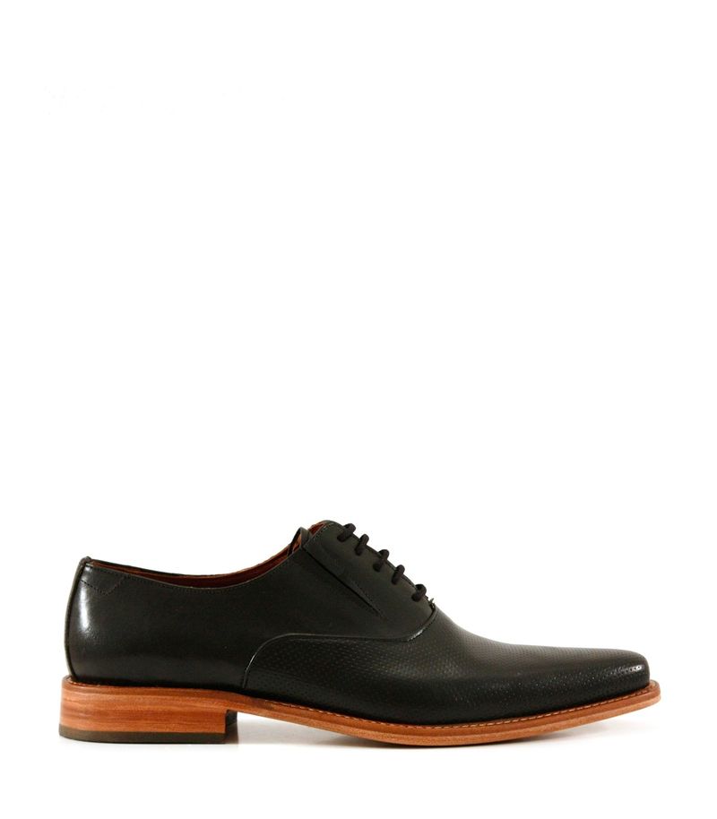 Zapatos-de-vestir-en-cuero-negro