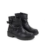 Botas-cortas-con-herrajes-de-cuero-negro