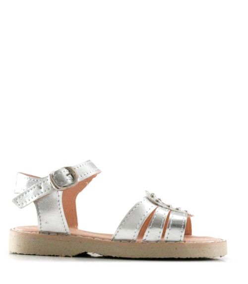 Sandalias con apliques de corazón en símil plata