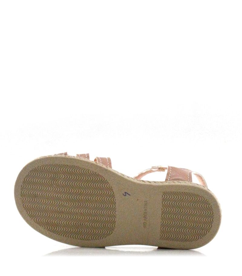 Sandalias-con-tachas-de-simil-en-nude