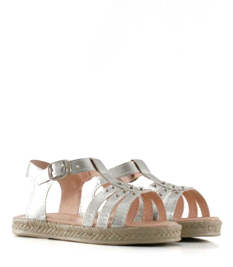 Sandalias-con-tachas-de-simil-en-plata