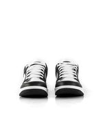 Zapatillas-urbanas-de-simil-cuero-combinadas-en-blanco