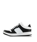 Zapatillas-urbanas-de-simil-cuero-combinadas-en-blanco