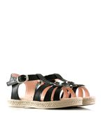 Sandalias-con-apliques-de-simil-en-negro