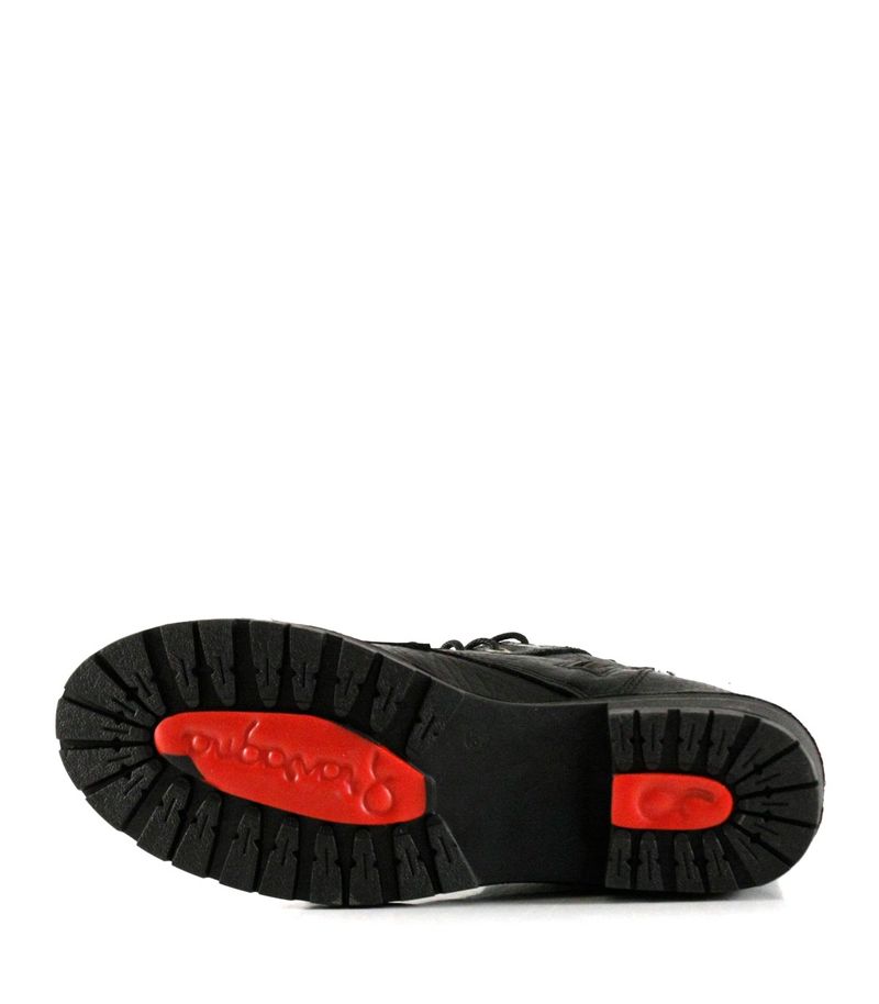 Borcegos-clasicos-de-cuero-negro