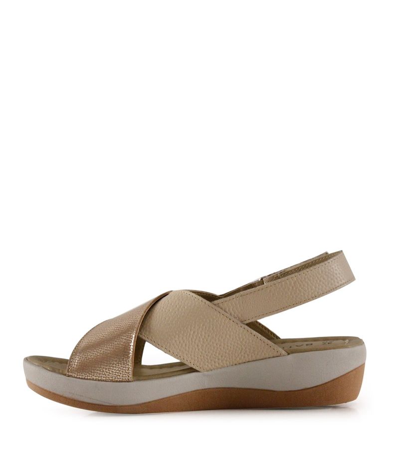 Sandalias-de-cuero-en-nude