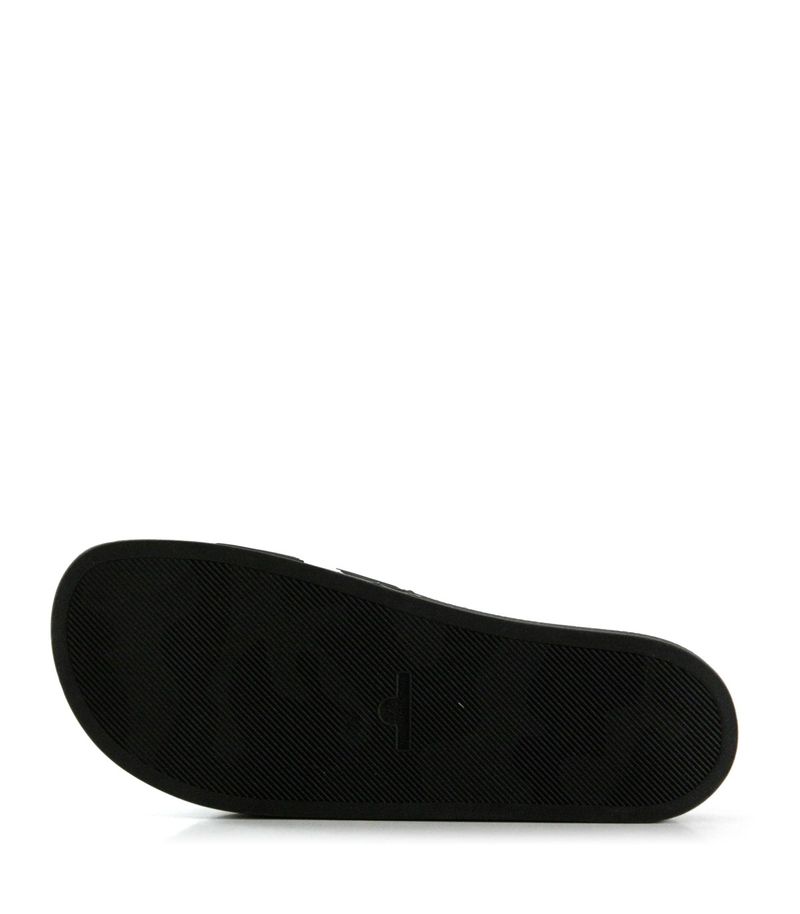 Sandalias-de-goma-en-negro