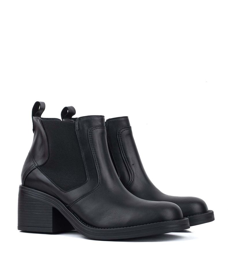 Botas-cortas-con-elastico-de-cuero-negro