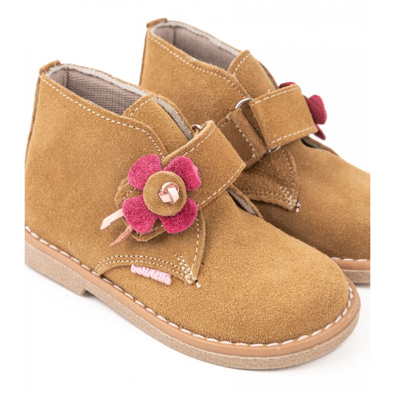 Botinetas de gamuza en beige con flores -Botas de niña- Batistella