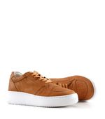 Zapatillas-urbanas-de-cuero-en-cuoio