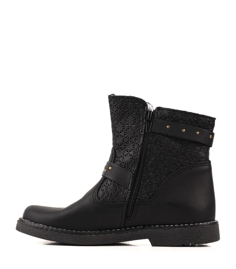 Botas-cortas-tramadas-de-cuero-negro