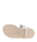 Sandalias-de-cuero-en-blanco