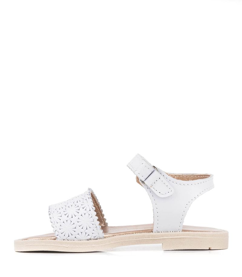 Sandalias-de-cuero-en-blanco