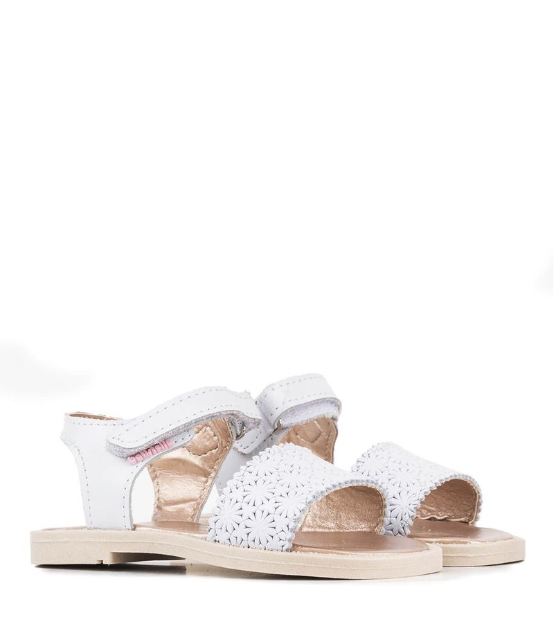 Sandalias-de-cuero-en-blanco