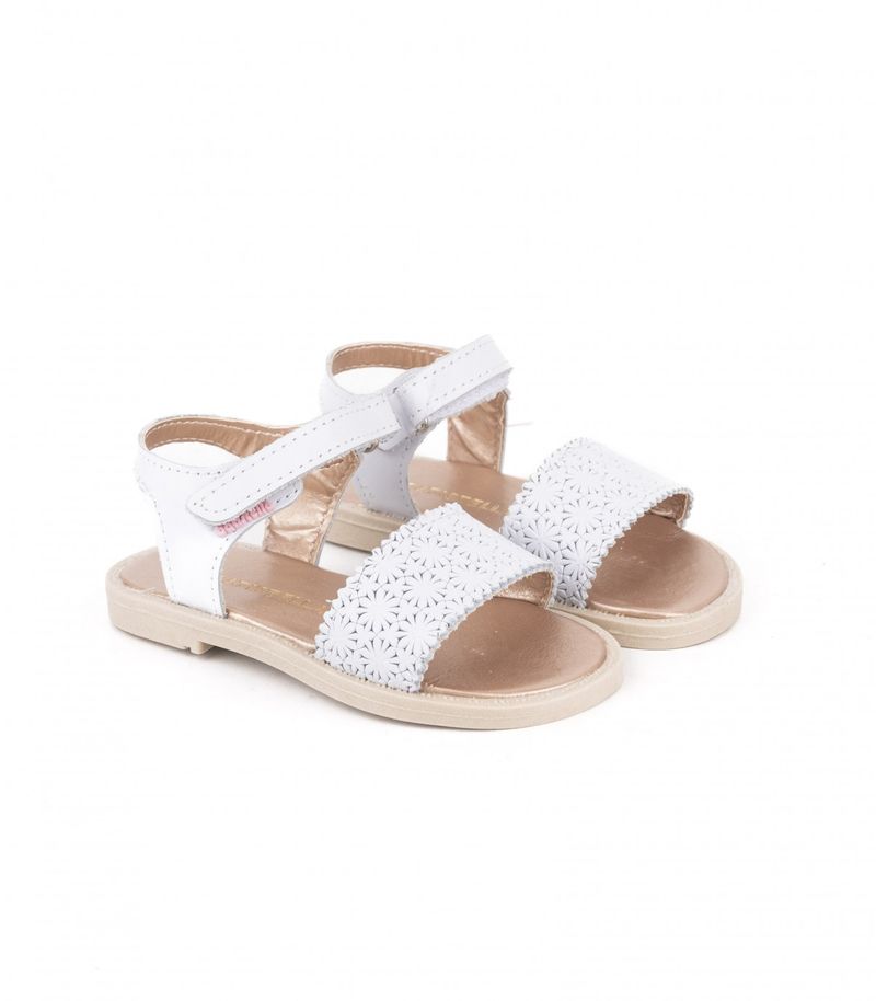 Sandalias-de-cuero-en-blanco