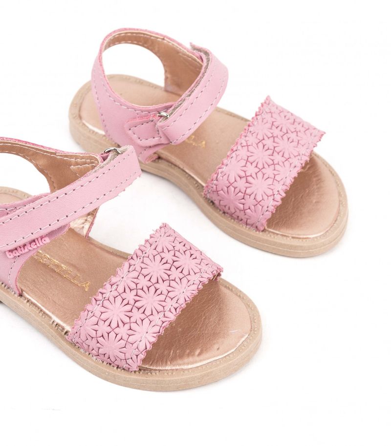 Sandalias-de-cuero-en-rosa