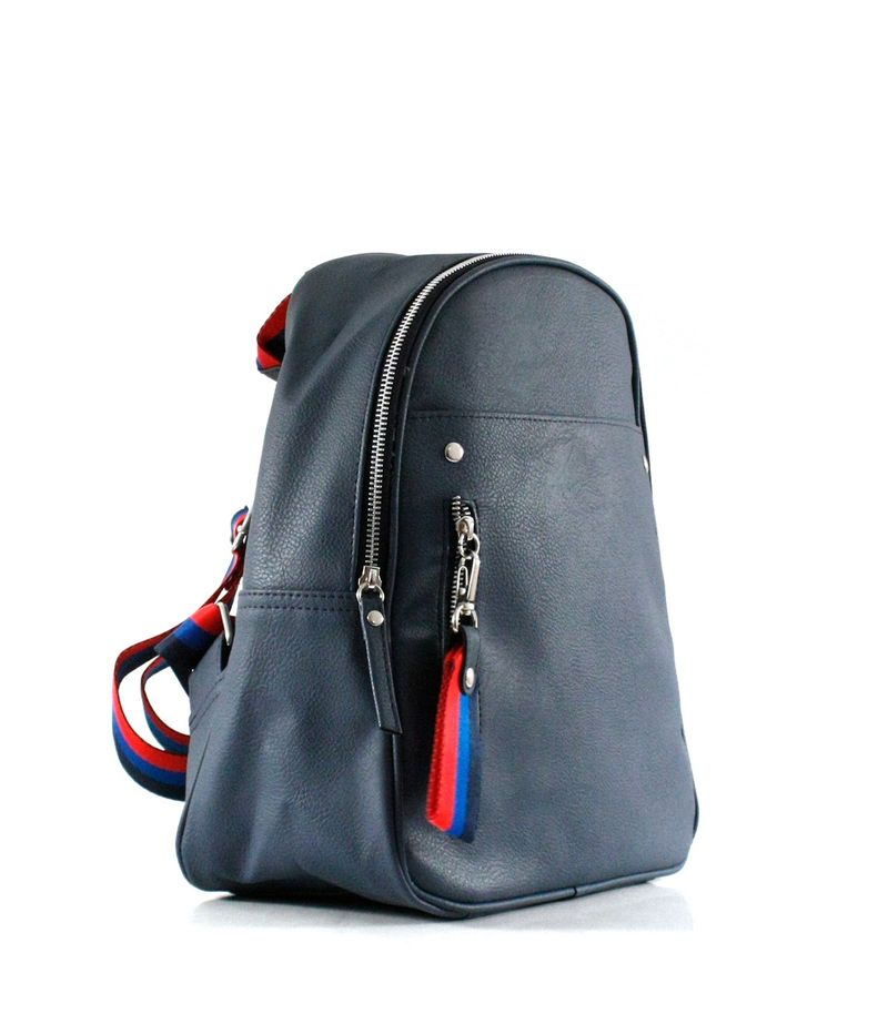 Mochila-de-simil-en-azul