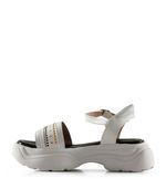 Sandalias-con-apliques-de-simil-en-blanco