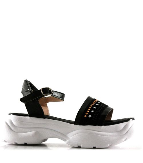 Sandalias con apliques de símil en negro