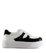 Zapatillas-con-apliques-de-simil-en-negro