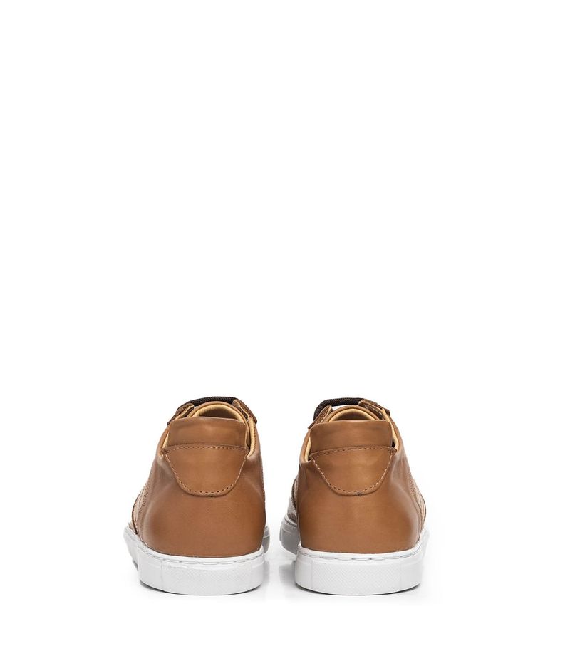 Zapatillas-urbanas-de-cuero-en-suela