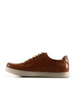 Zapatillas-urbanas-de-cuero-en-marron-combinadas