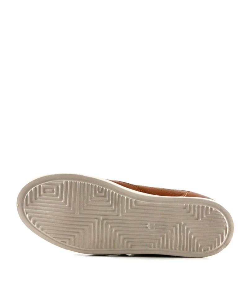 Zapatillas-urbanas-de-cuero-en-marron-combinadas