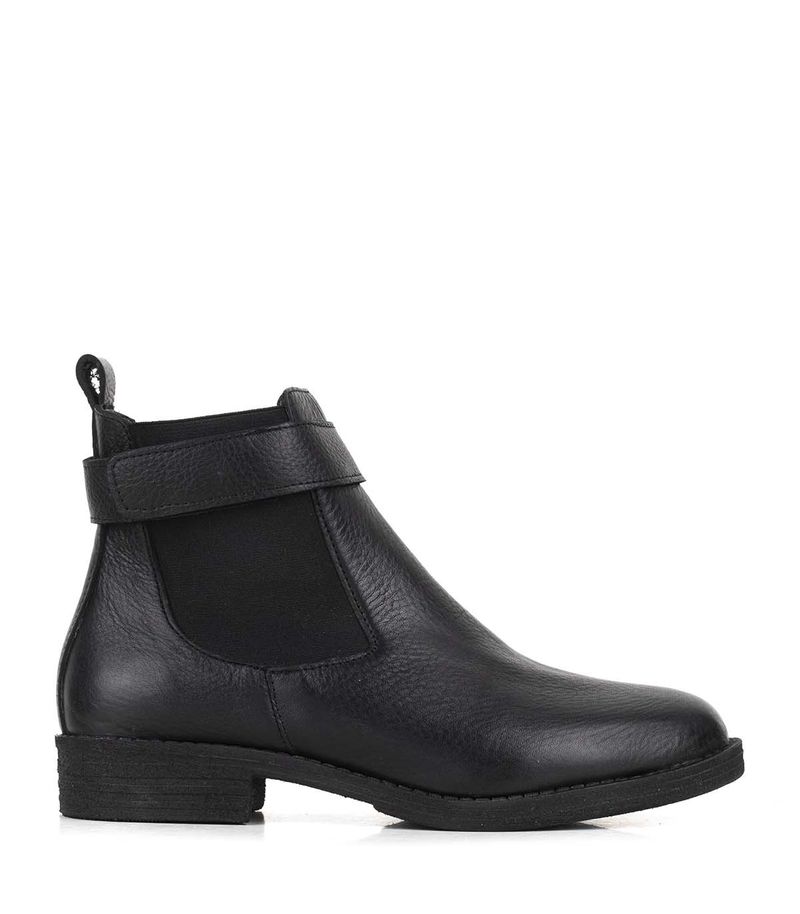 Botas-cortas-con-lazo-de-cuero-negro