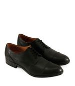 Zapatos-clasicos-de-cuero-negro-acordonados