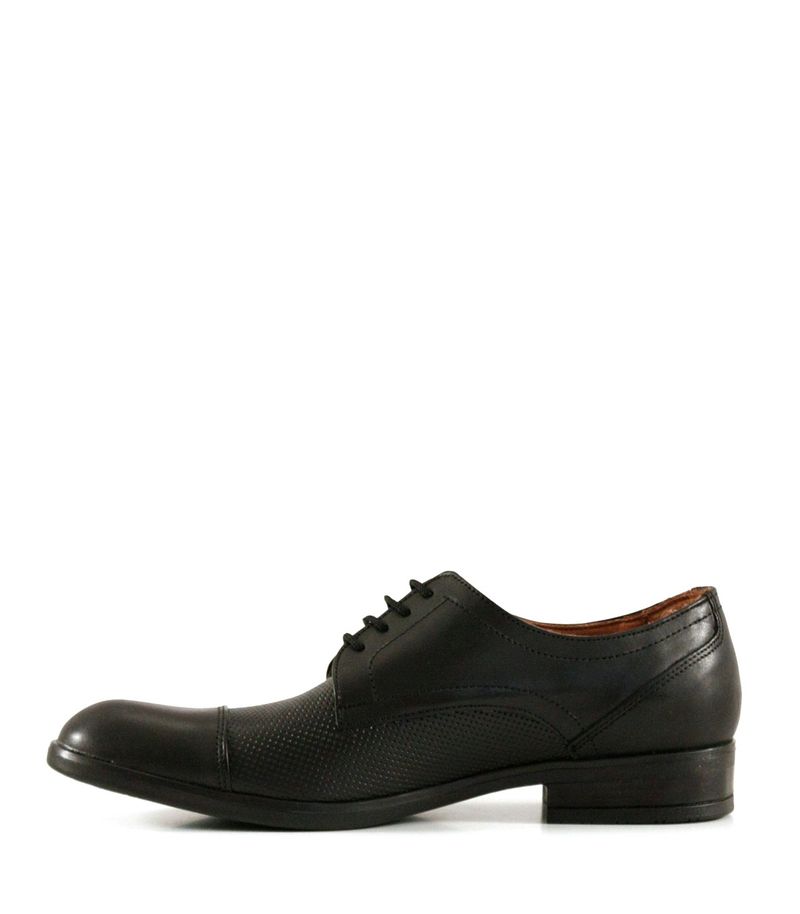 Zapatos-clasicos-de-cuero-negro-acordonados