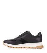 Zapatillas-urbanas-con-recortes-de-cuero-negro