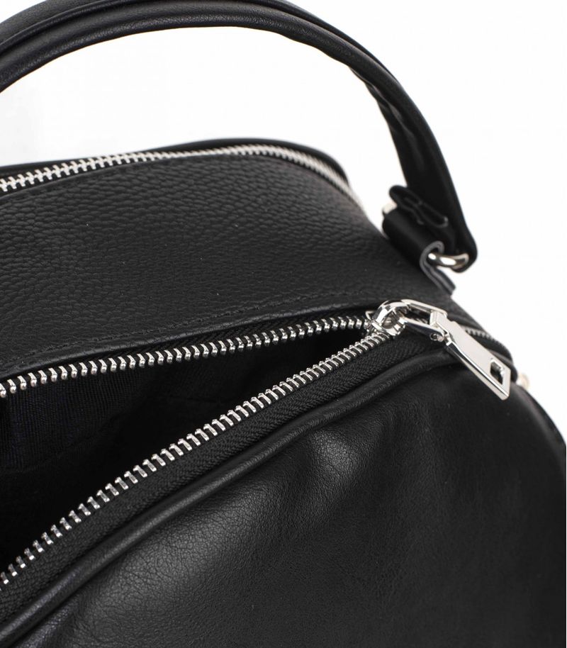Bandolera-con-cierres-de-simil-en-negro
