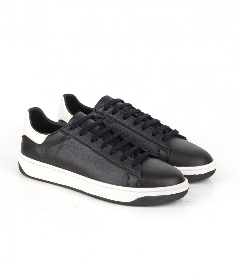 Zapatillas-urbanas-clasicas-de-cuero-negro