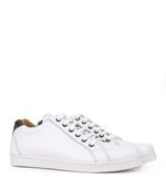 Zapatillas-urbanas-clasicas-de-cuero-blanco