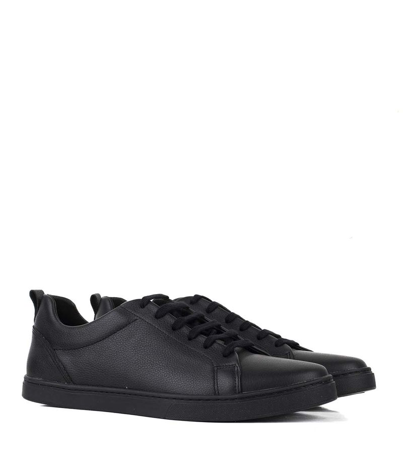 Zapatillas-urbanas-clasicas-de-cuero-negro