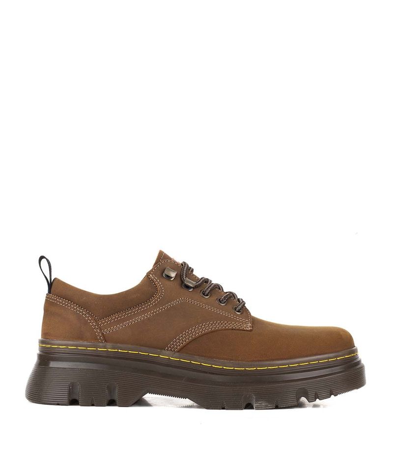 Zapatos-acordonados-de-cuero-en-cogñac